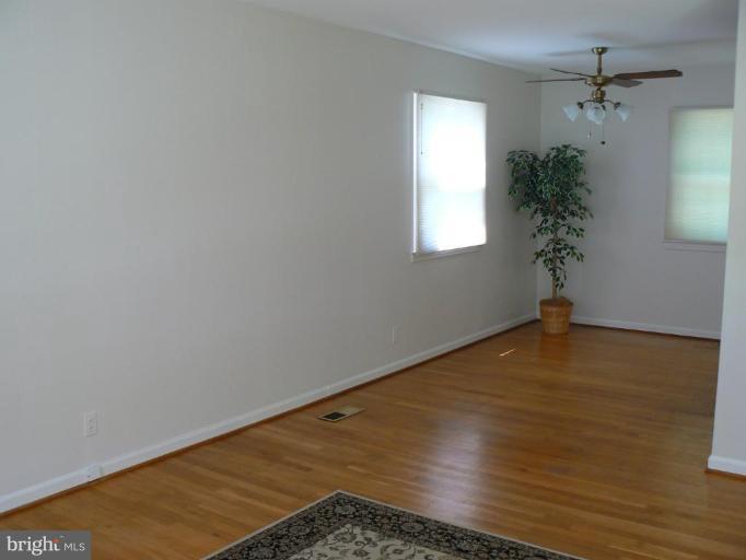 201 Poplar Road Sterling, VA 20164 - Photo 11 of 16 Dining Area