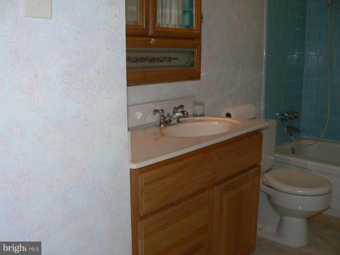 201 Poplar Road Sterling, VA 20164 - Photo 4 of 16 Updated Baths