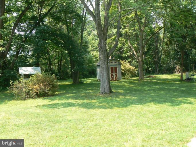 201 Poplar Road Sterling, VA 20164 - Photo 7 of 16 Park-Like Setting -- Level private lot