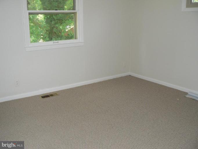 201 Poplar Road Sterling, VA 20164 - Photo 8 of 16 New Carpet and paint