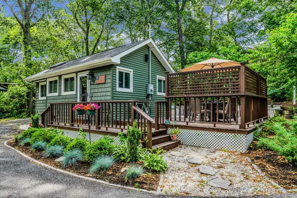 $369,000 | 356 Oakleigh Avenue, Unit 16, Baiting Hollow, NY 11933