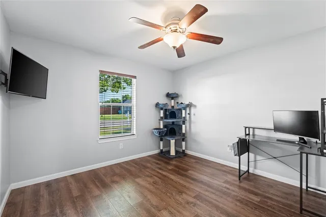 a view of a livingroom with a workspace