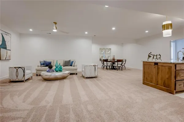 $776,055 | 25354 West 92nd Street, Lenexa, KS 66227