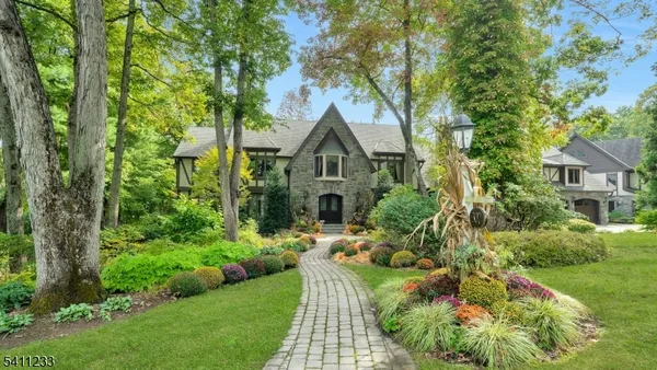 $2,900,000 | 307 Freemans Lane, Franklin Lakes, NJ 07417