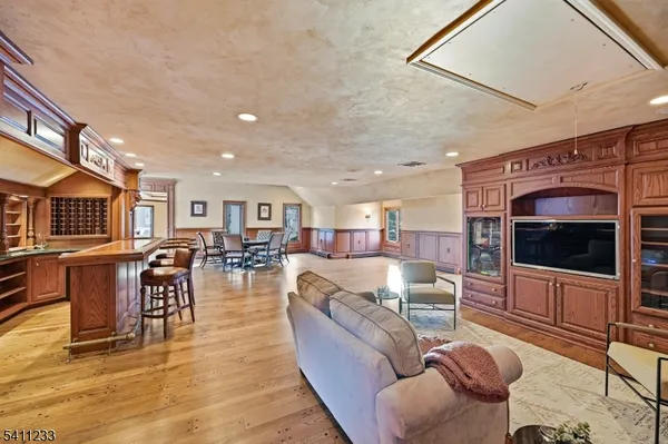 $2,900,000 | 307 Freemans Lane, Franklin Lakes, NJ 07417