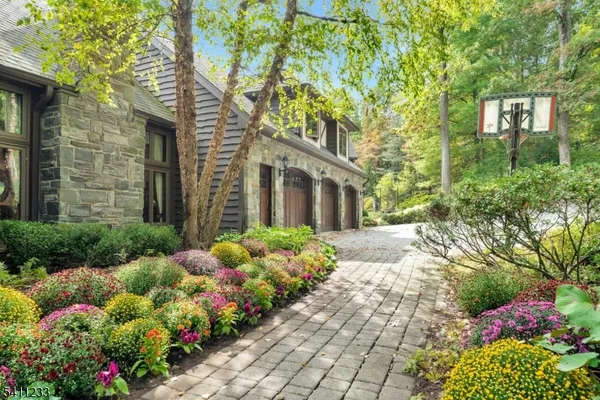 $2,900,000 | 307 Freemans Lane, Franklin Lakes, NJ 07417