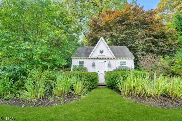 $2,900,000 | 307 Freemans Lane, Franklin Lakes, NJ 07417