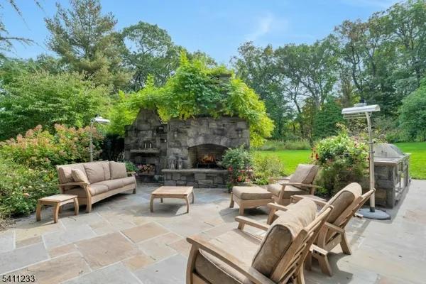 $2,900,000 | 307 Freemans Lane, Franklin Lakes, NJ 07417
