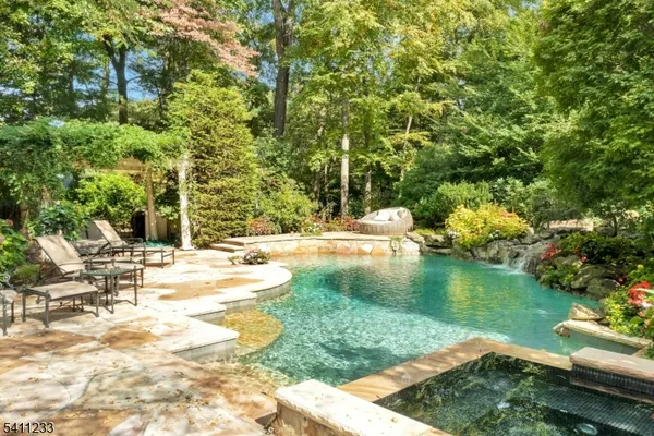 $2,900,000 | 307 Freemans Lane, Franklin Lakes, NJ 07417