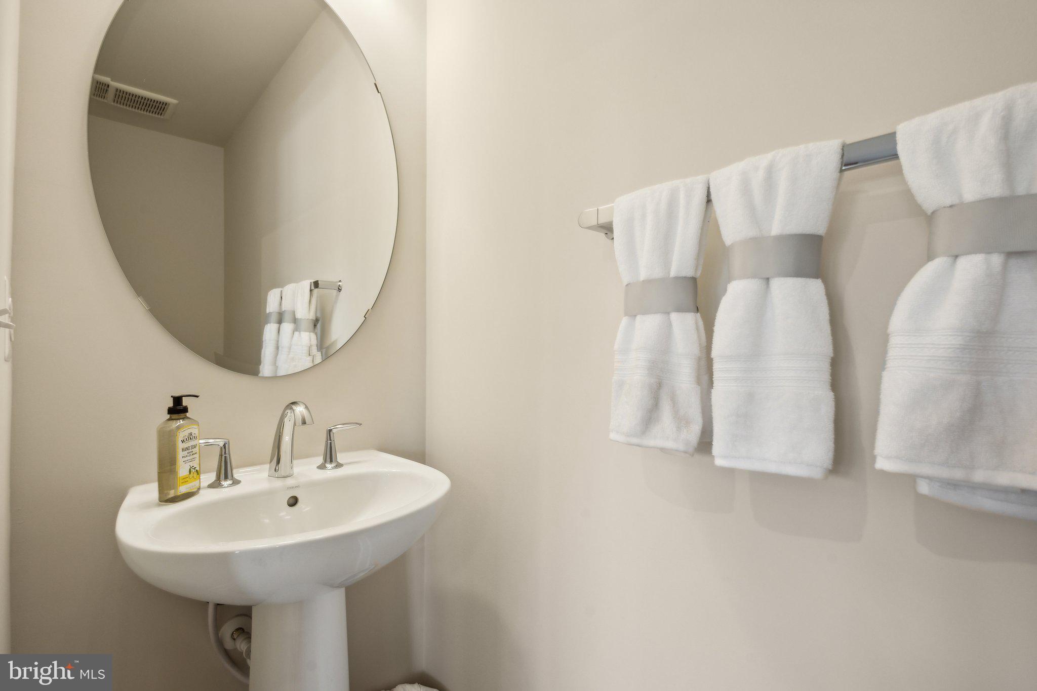 13162 Arches Road Herndon, VA 20170 - Photo 5 of 37