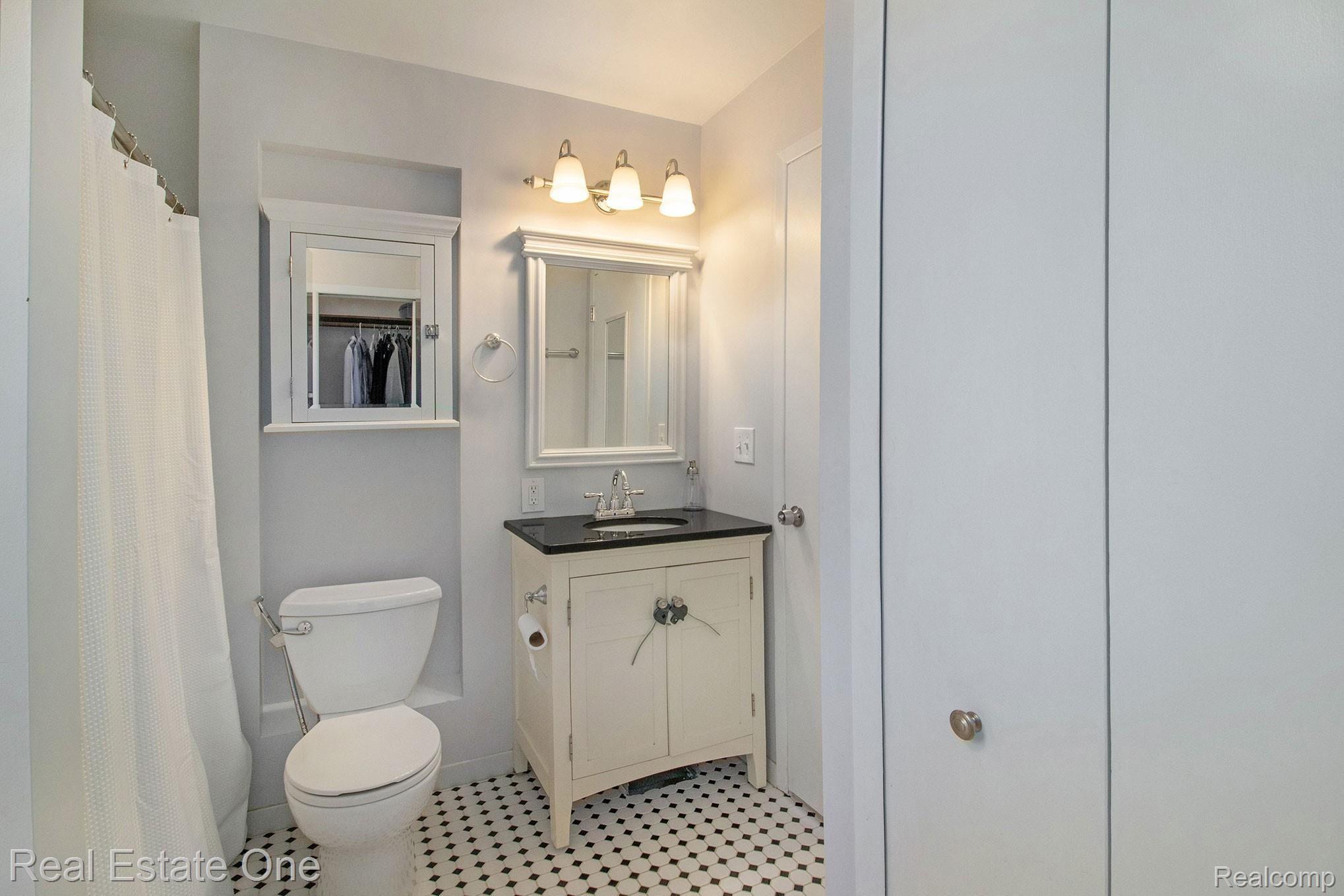 1296 Barneswood Lane Rochester, MI 48306 - Photo 17 of 32 Master Bathroom with beautiful ceramic floors