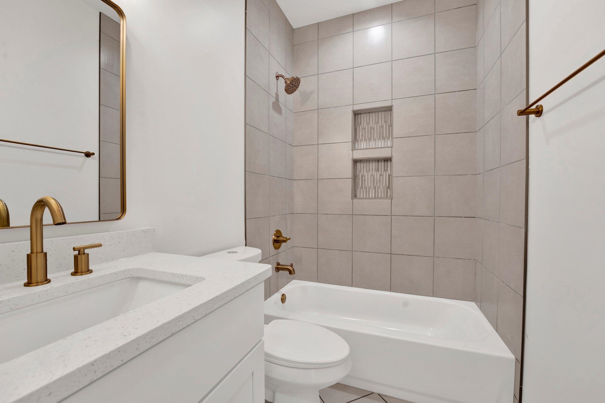 4056 Fonta Road Bartlett, TN 38002 - Photo 30 of 39 Full bath featuring toilet, vanity, and washtub / shower combination