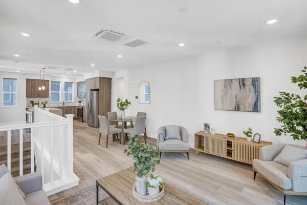 $990,000 | 549 Yale Way, San Jose, CA 95117