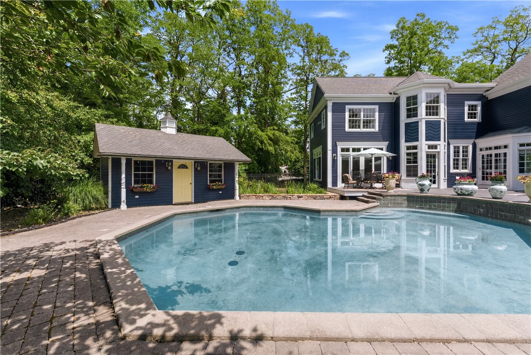 198 Poppasquash Road Bristol, RI 02809 - Photo 5 of 48