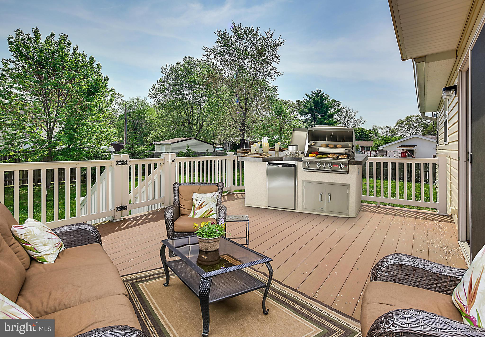 333 Riverside Drive Pasadena, MD 21122 - Photo 4 of 14 Spacious Deck