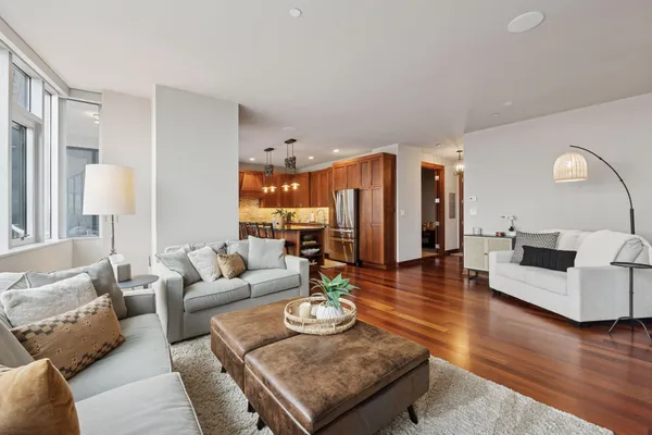 $899,000 | 3209 Galleria, Unit 905, Edina, MN 55435