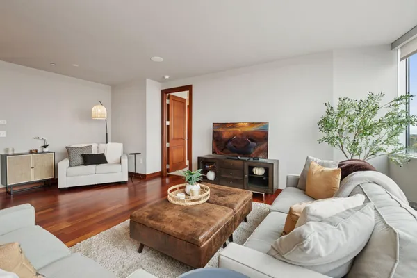 $899,000 | 3209 Galleria, Unit 905, Edina, MN 55435