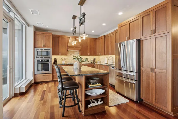 $899,000 | 3209 Galleria, Unit 905, Edina, MN 55435