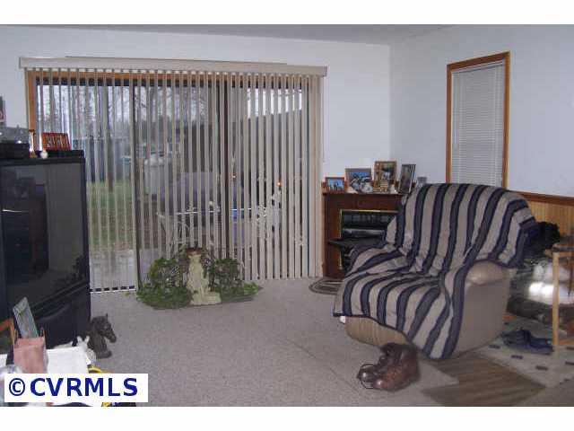 187 Tuggle Road Prospect, VA 23960 - Photo 4 of 5 a view of a livingroom with furniture