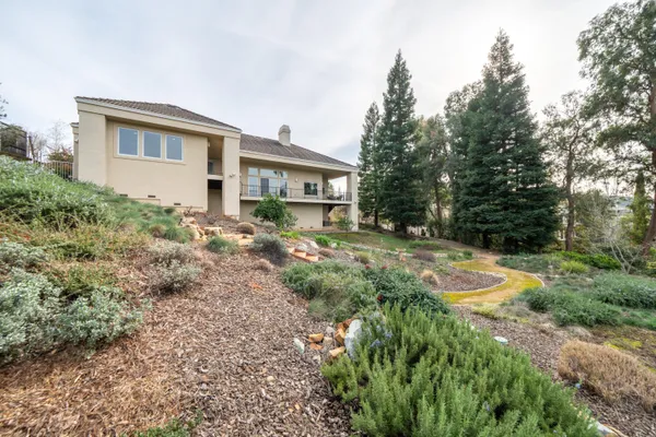 a view of a dry field