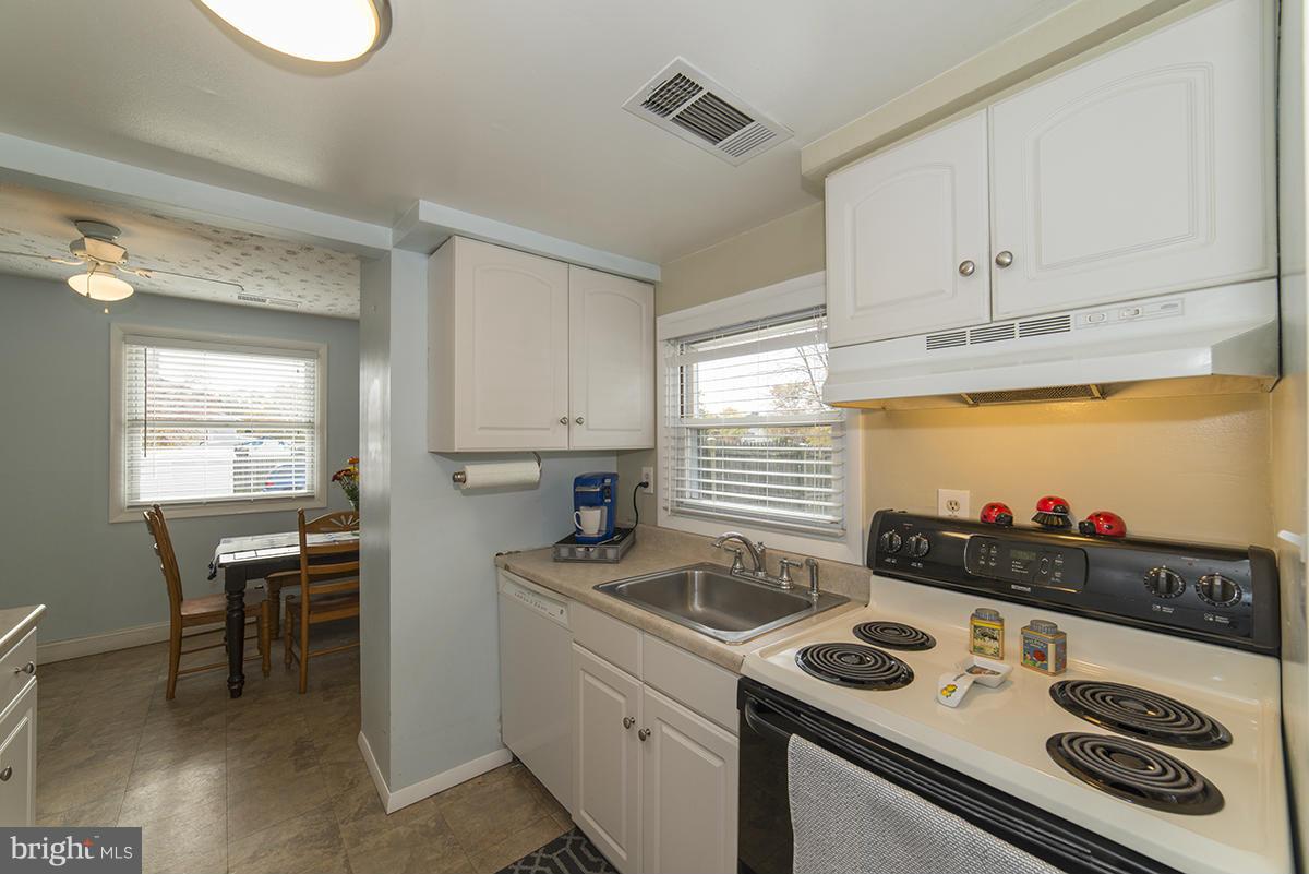 148 Shellcove Road Pasadena, MD 21122 - Photo 11 of 28 Kitchen