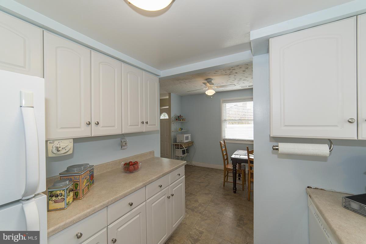 148 Shellcove Road Pasadena, MD 21122 - Photo 12 of 28 Kitchen