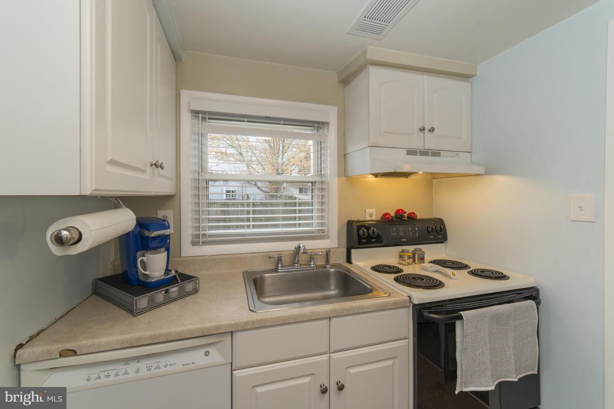 148 Shellcove Road Pasadena, MD 21122 - Photo 9 of 28 Kitchen