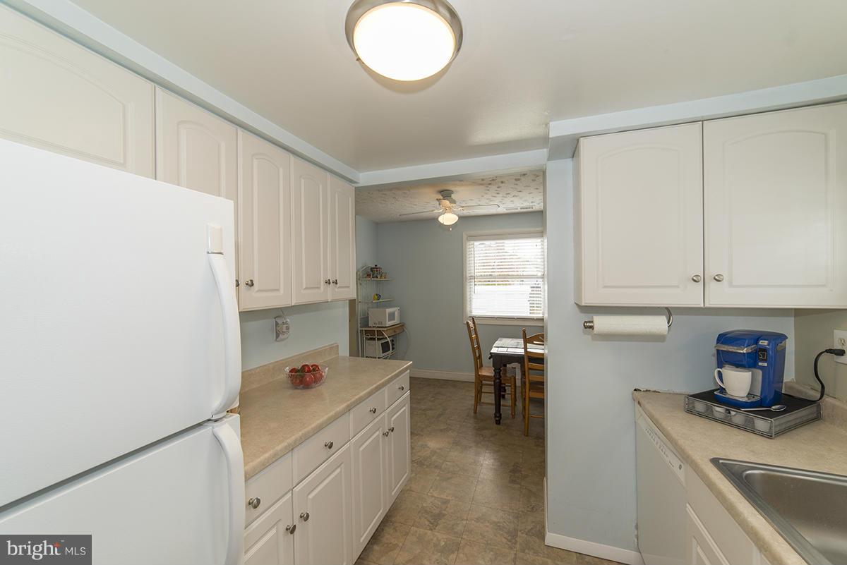 148 Shellcove Road Pasadena, MD 21122 - Photo 10 of 28 Kitchen