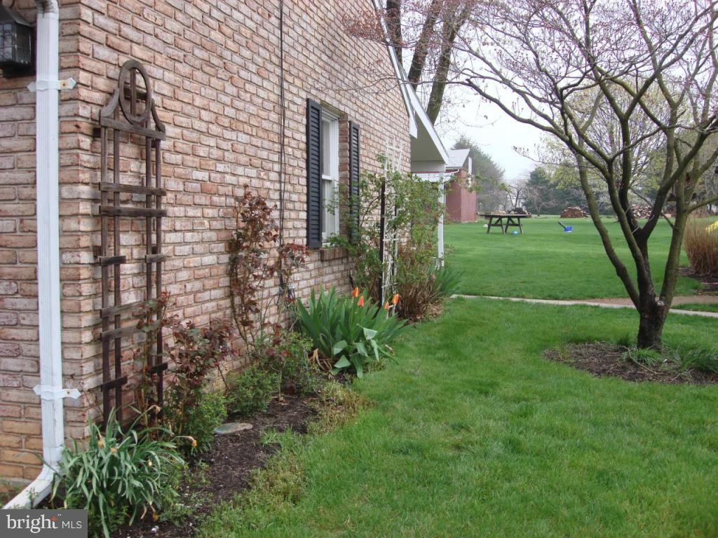 33 South Colebrook Road Manheim, PA 17545 - Photo 3 of 22