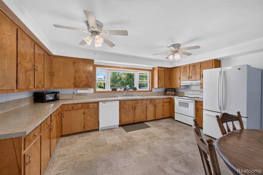 5233 Torrey Road Flint, MI 48507 - Photo 12 of 45