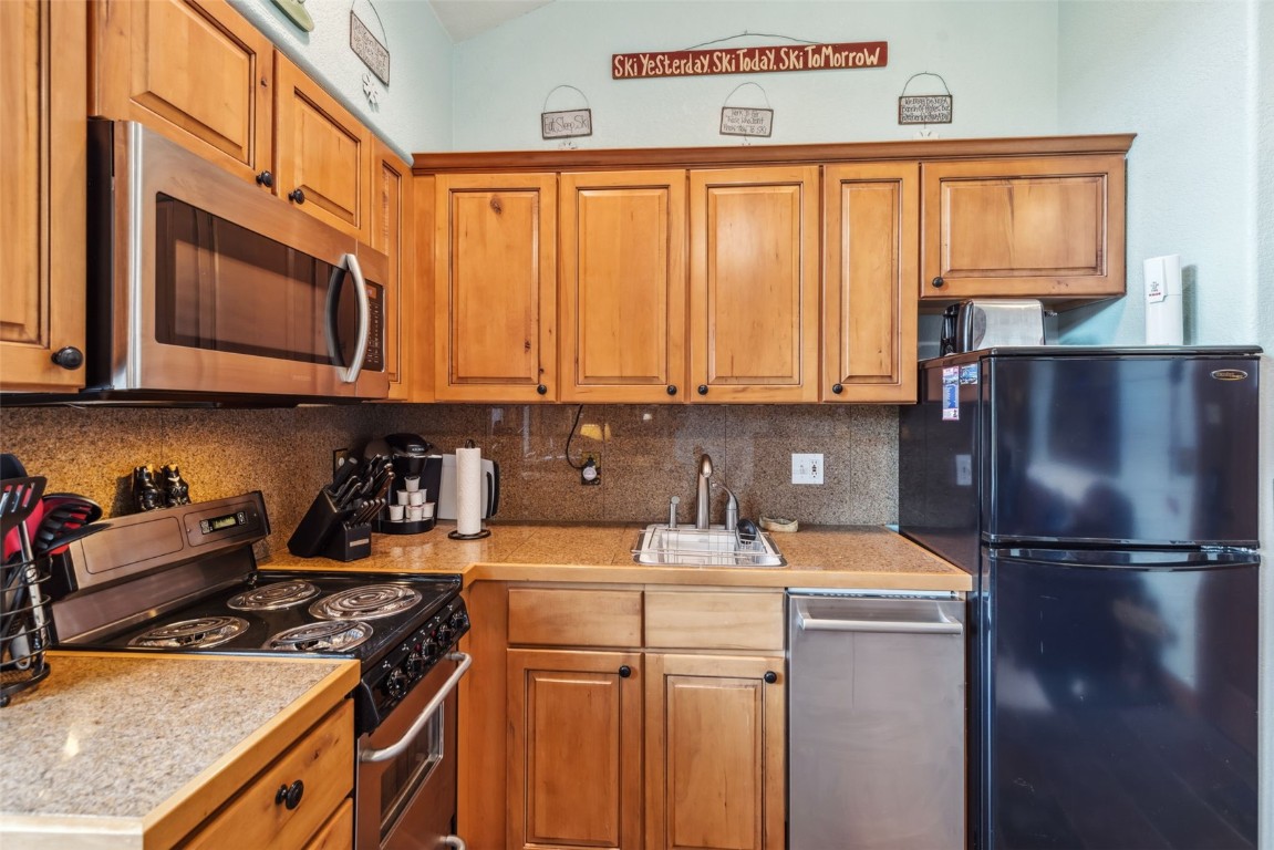 655 4 O Clock Road, Unit 301 Breckenridge, CO 80424 - Photo 11 of 23 a utility room with dryer and washer