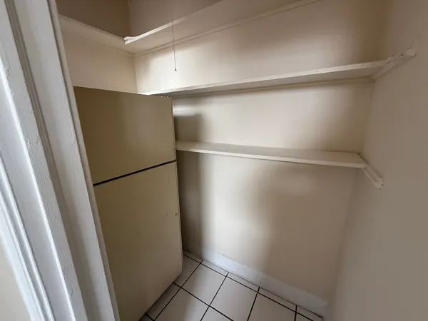 $1,200 | 2146 Gunderson Avenue, Unit 225, Berwyn, IL 60402