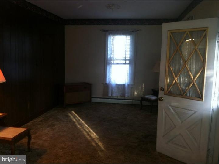 213 Chestnut Street Delran, NJ 08075 - Photo 11 of 20 Living Room