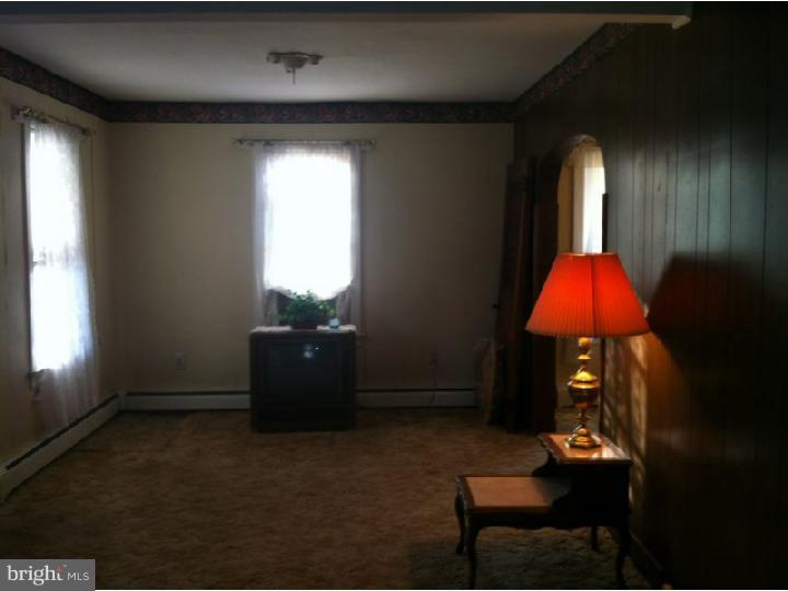 213 Chestnut Street Delran, NJ 08075 - Photo 12 of 20 Living Room