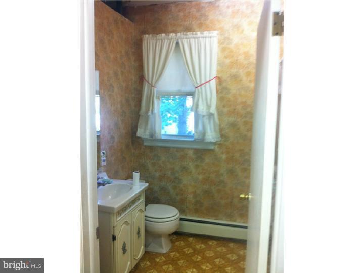 213 Chestnut Street Delran, NJ 08075 - Photo 15 of 20 Bathroom