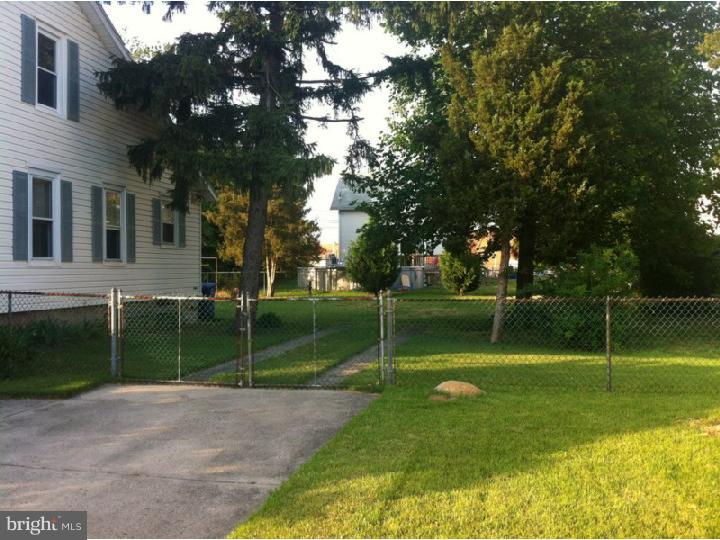 213 Chestnut Street Delran, NJ 08075 - Photo 3 of 20 Side Yard