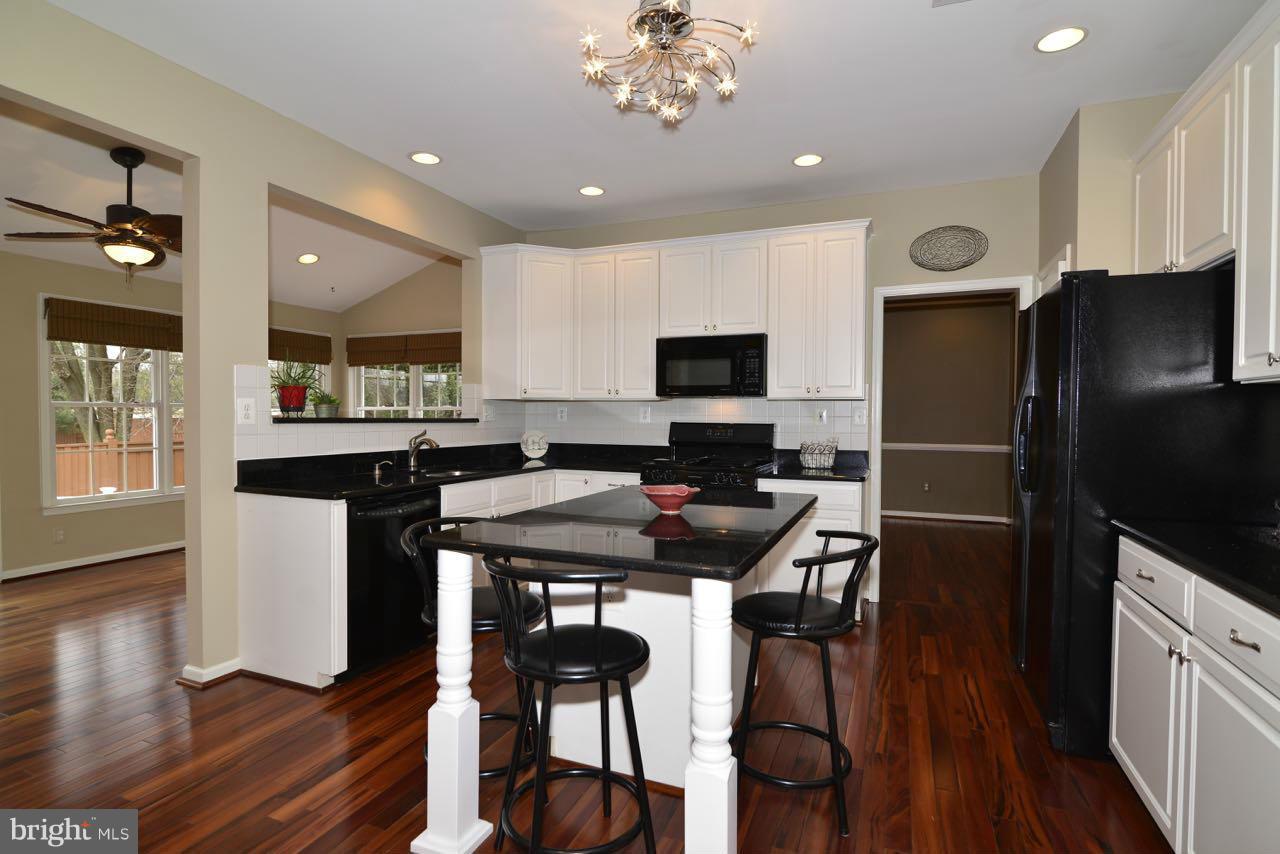 1301 Stable Farm Court Reston, VA 20194 - Photo 5 of 30 Kitchen