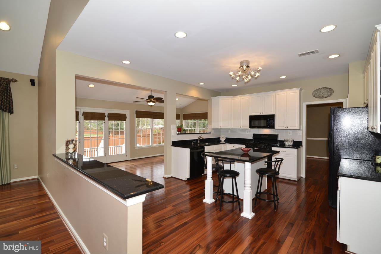 1301 Stable Farm Court Reston, VA 20194 - Photo 7 of 30 Kitchen