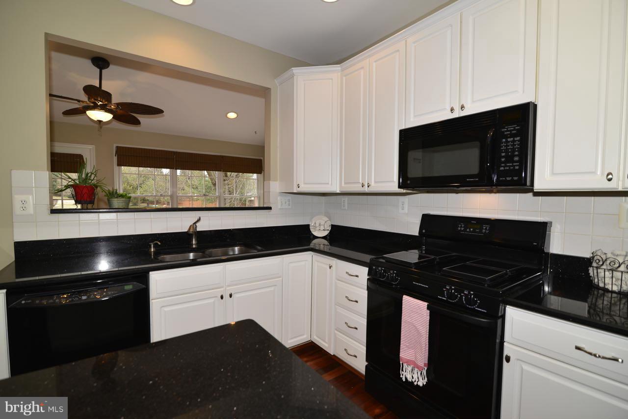 1301 Stable Farm Court Reston, VA 20194 - Photo 8 of 30 Kitchen