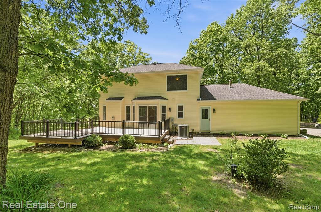 3559 Perry Lake Road Ortonville, MI 48462 - Photo 9 of 41