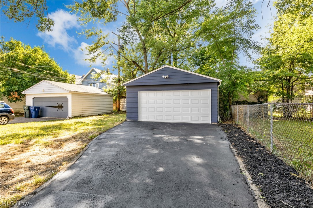 940 Nela View Road Cleveland Heights, OH 44112 - Photo 5 of 32