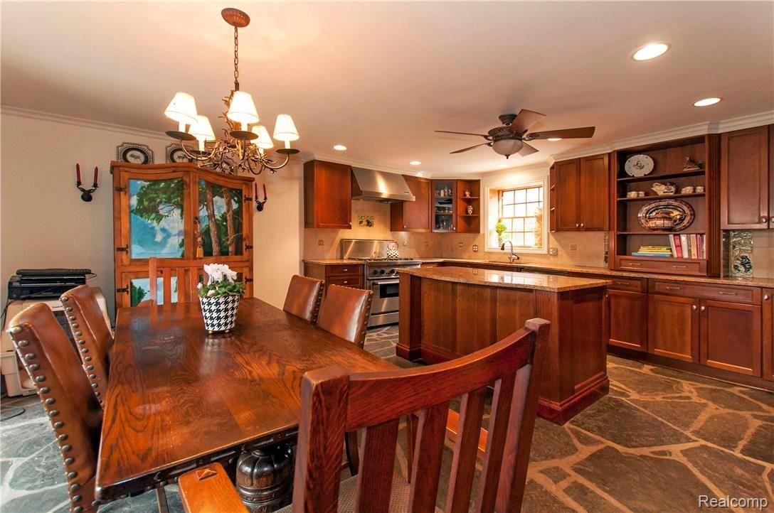 264 Lewiston Road Grosse Pointe, MI 48236 - Photo 16 of 40 12.jpg