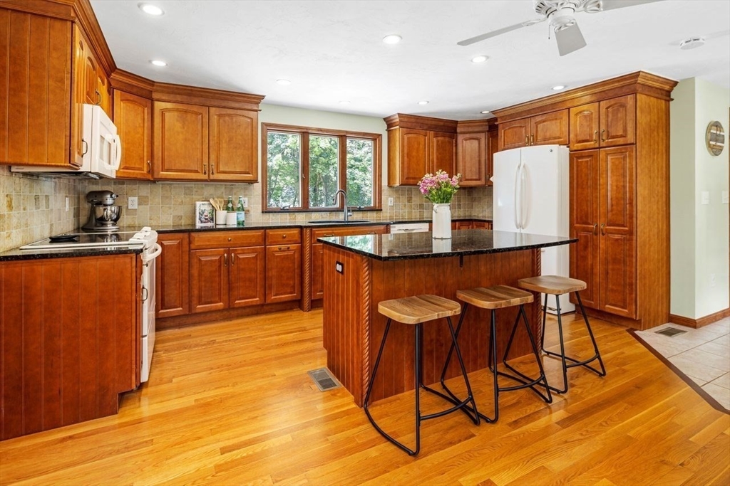 949 Webster Street Hanover, MA 02339 - Photo 3 of 24 Gallery Image 3