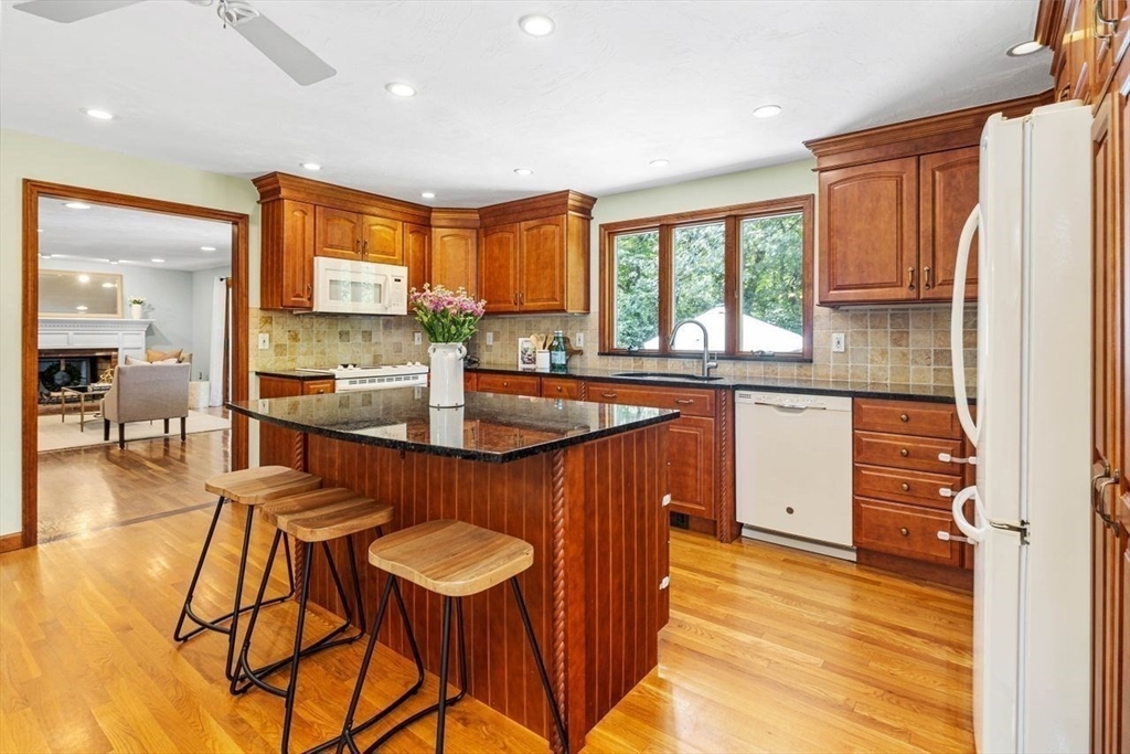 949 Webster Street Hanover, MA 02339 - Photo 5 of 24 Gallery Image 5