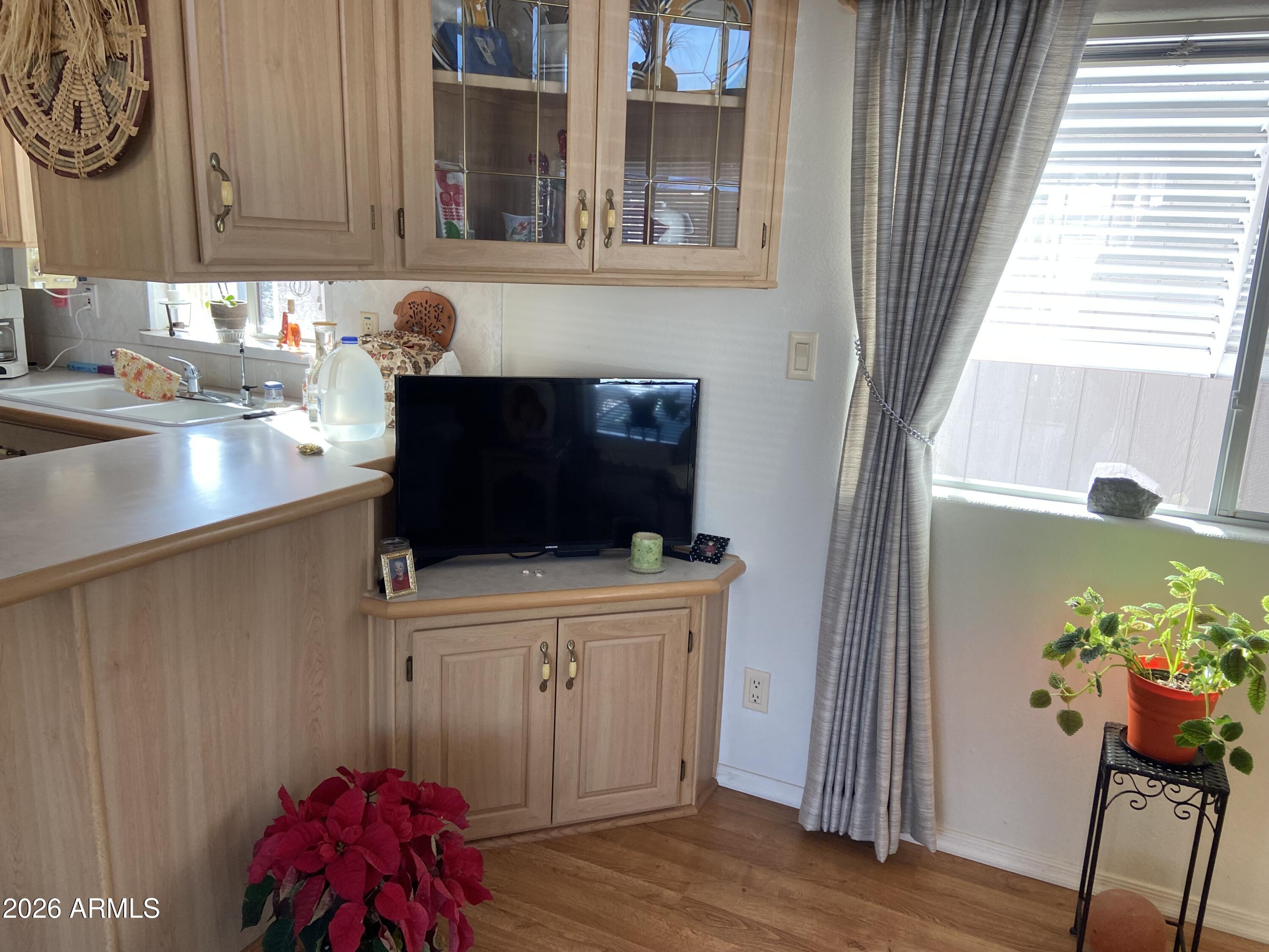 1336 West Inuit Avenue, Unit 336 Apache Junction, AZ 85119 - Photo 15 of 35 a room with a table and a potted plant