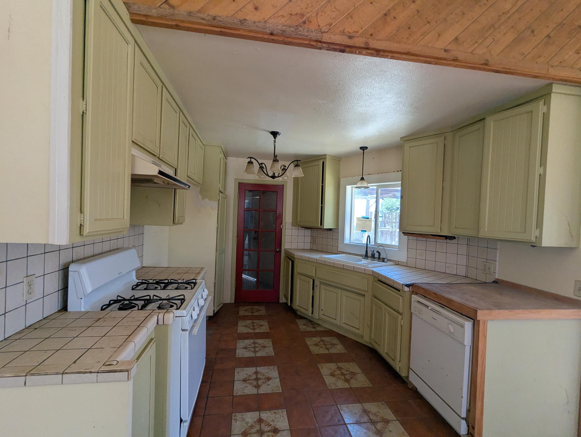 58841 Granite Gulley Road Anza, CA 92539 - Photo 8 of 18 a kitchen that has a sink and a stove in it