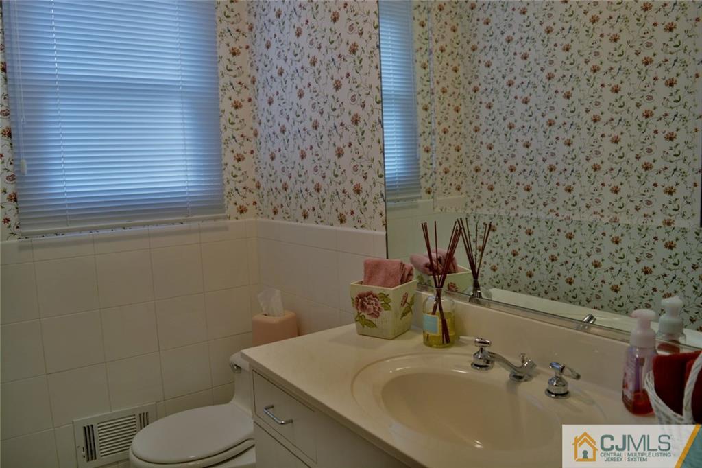28 Boston Post Road East Brunswick, NJ 08816 - Photo 13 of 25 Gallery Image 13