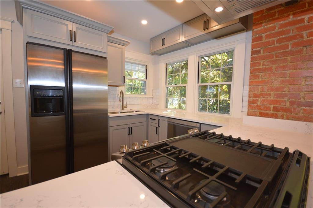 588 Thompson Run Road Pittsburgh, PA 15237 - Photo 9 of 21 Gallery Image 9