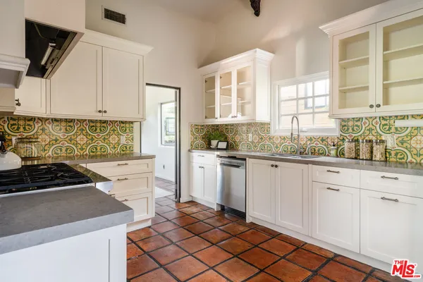 $1,999,000 | 3247 Bennett Drive, Los Angeles, CA 90068