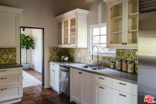 $1,999,000 | 3247 Bennett Drive, Los Angeles, CA 90068